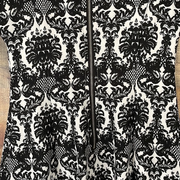 JOA Los Angeles black white damask print short sleeve dress Size Small - Picture 8 of 10